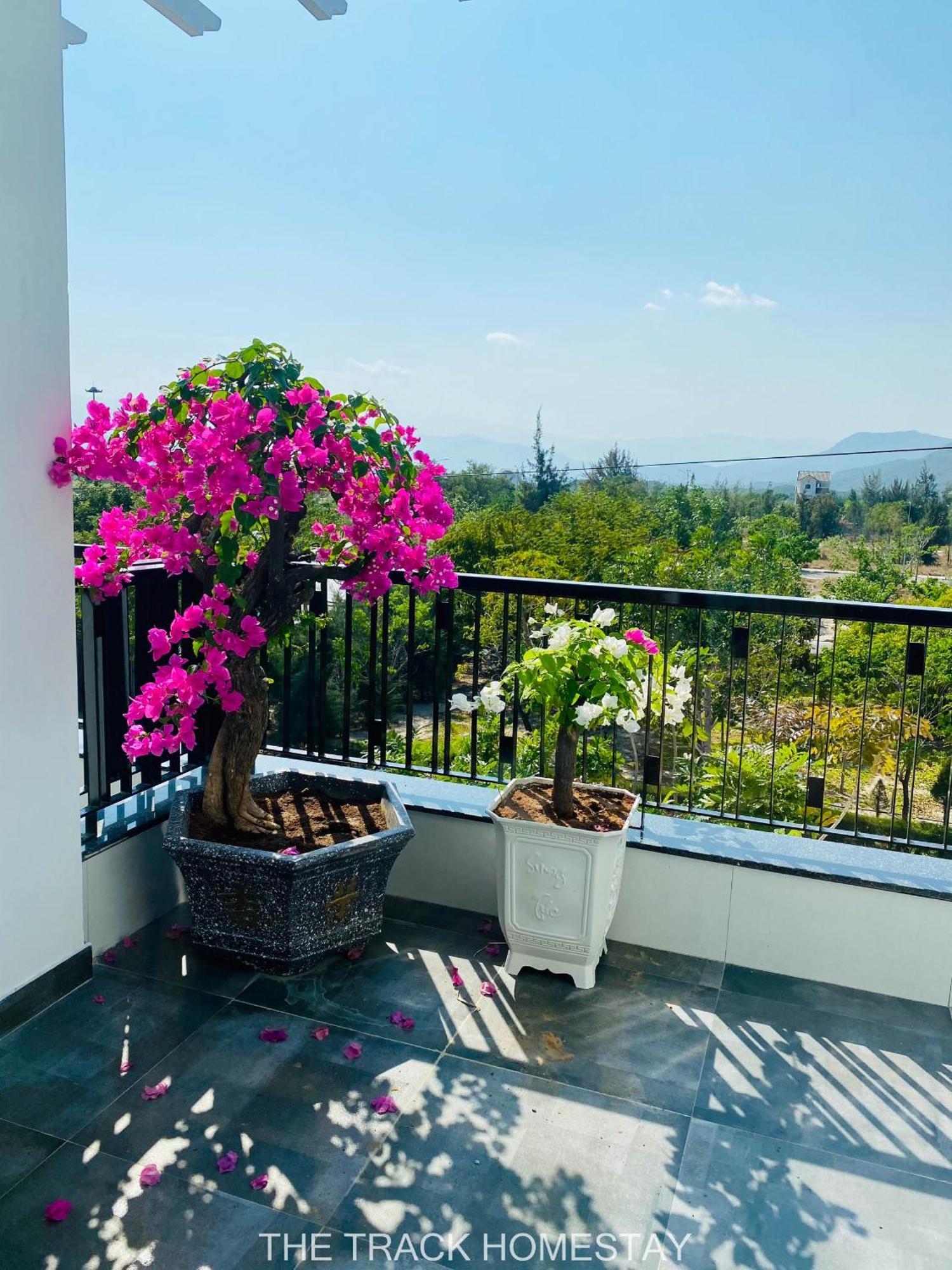 The Track Homestay - Near Bai Dai Beach Cam Lam Exterior foto