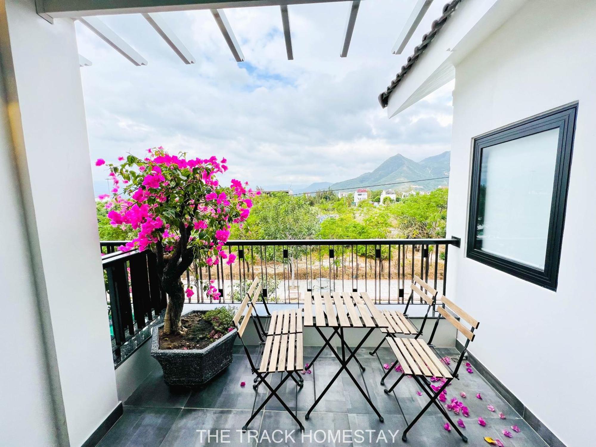 The Track Homestay - Near Bai Dai Beach Cam Lam Exterior foto